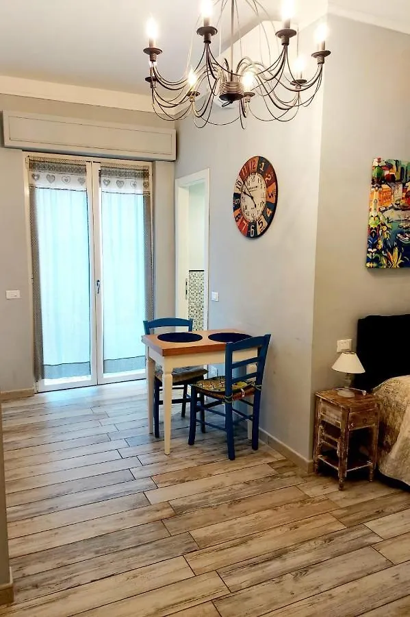 Petite Maison Elegante Monolocale Con Terrazza Chiavari 0*,